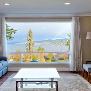 https://mid-century-home-w-lakefront-views.seattlehotelsites.com